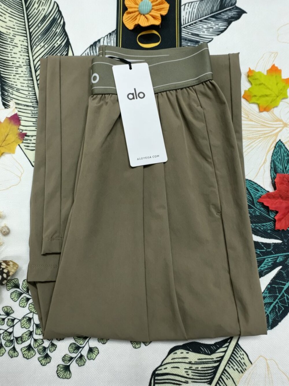 😘NWT ALO Yoga Olive Suit Up Trouser Regular 30" Inseam Wide Relaxed Fit🧚 - Picture 10 of 10